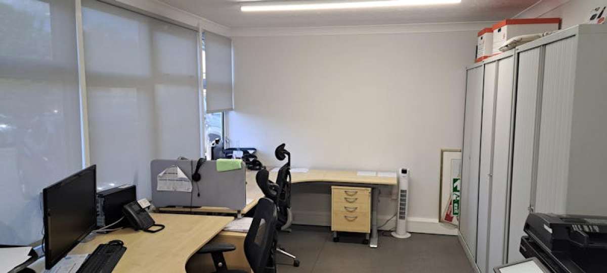 Industrial Unit in Camberley - photo 4