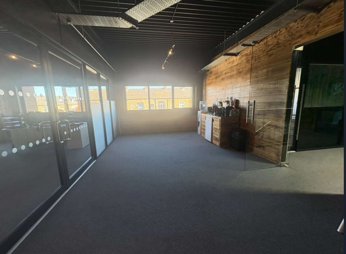 Industrial Unit in Dudley Hill Business Park - photo 3