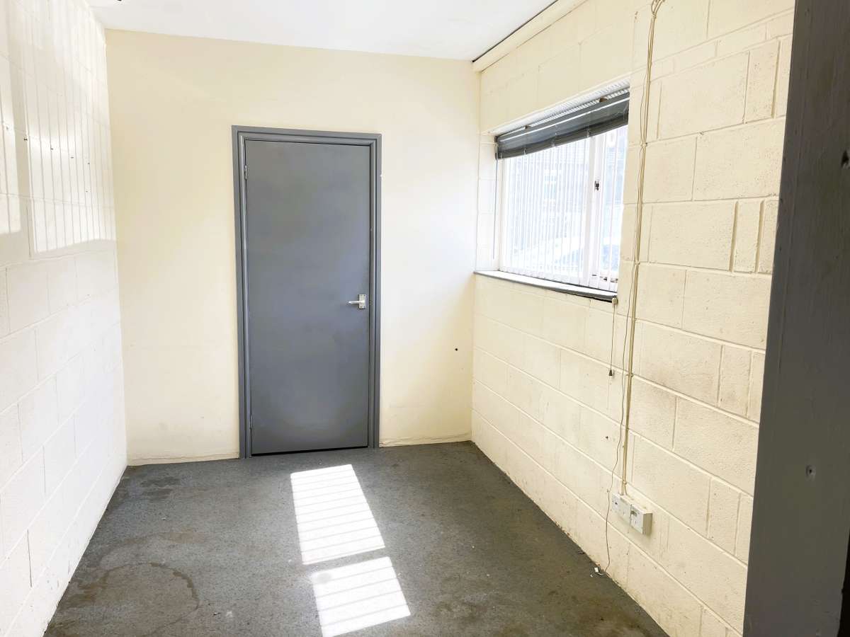 Industrial Unit in Burton On Trent - photo 2