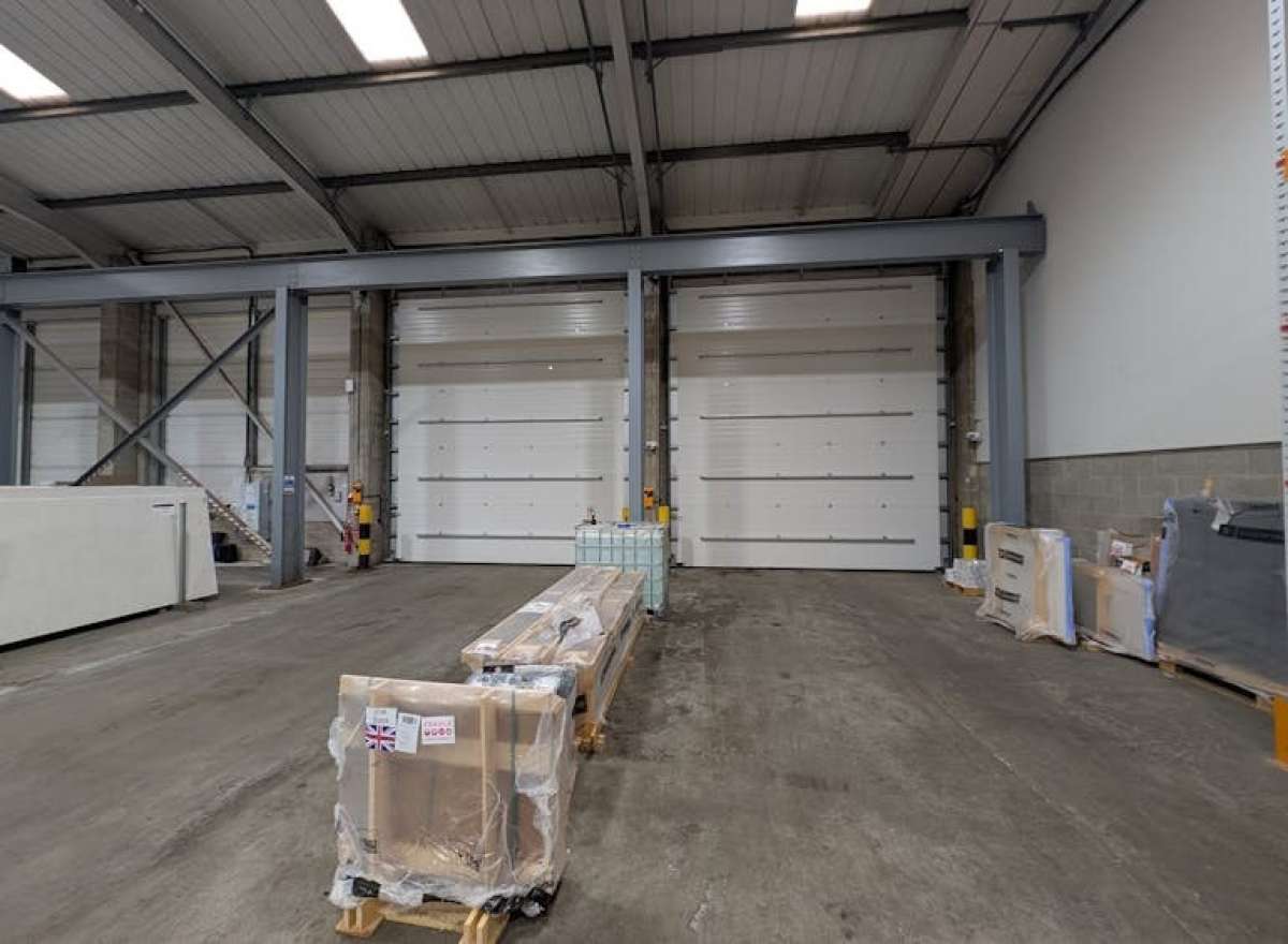 Industrial Unit in West Thurrock - photo 4