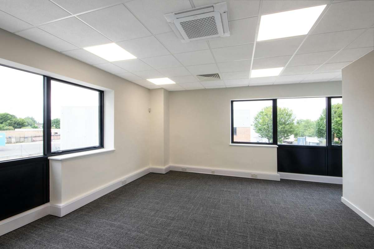 Industrial Unit in Croydon - photo 4
