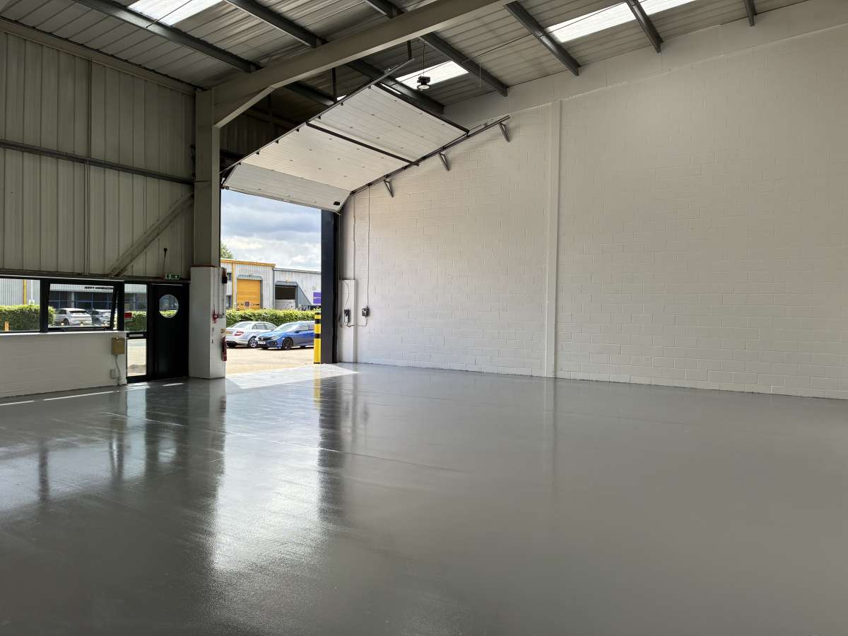 Industrial Unit in East Grinstead - photo 3
