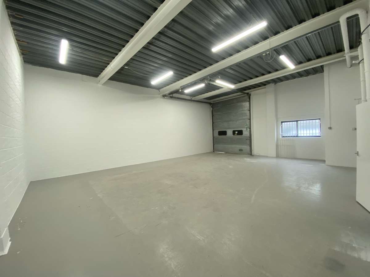 Industrial Unit in Coulsdon - photo 2