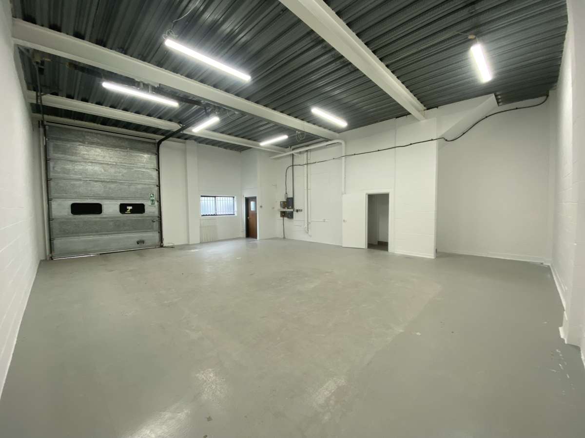 Industrial Unit in Coulsdon - photo 3