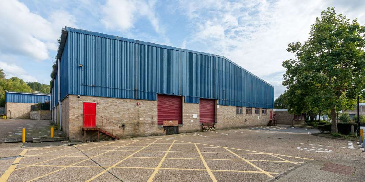 Industrial Unit in Coulsdon - photo 2
