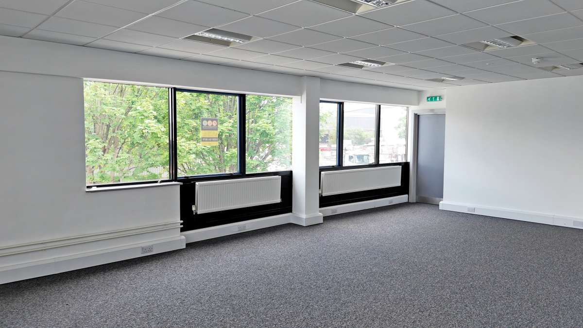 Industrial Unit in Croydon - photo 4