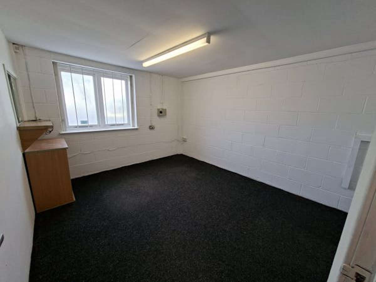 Industrial Unit in Doncaster - photo 3