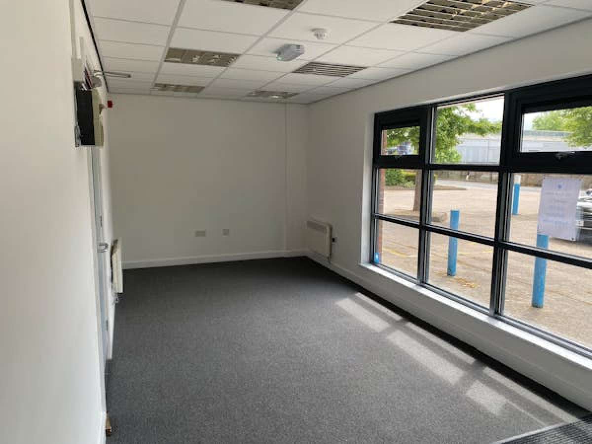 Industrial Unit in Worcester - photo 3