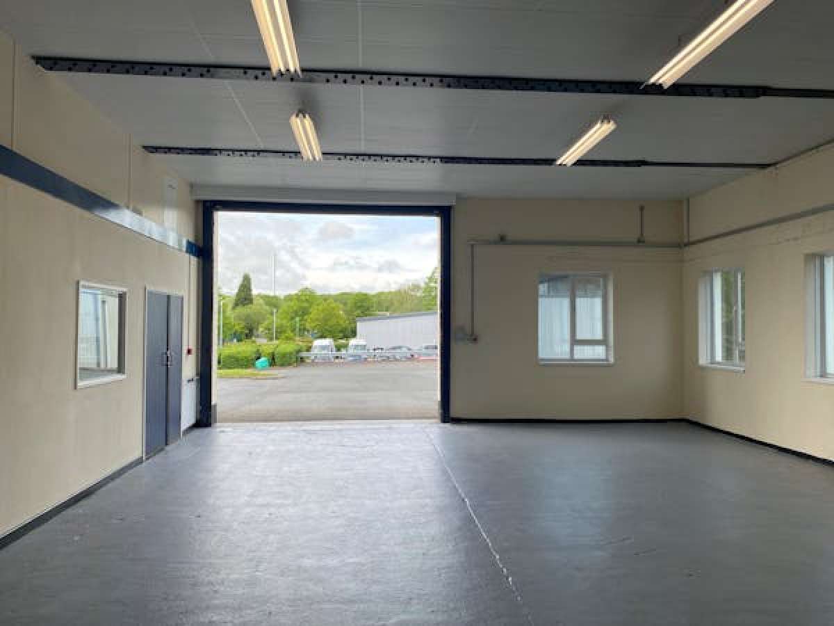 Industrial Unit in Worcester - photo 2
