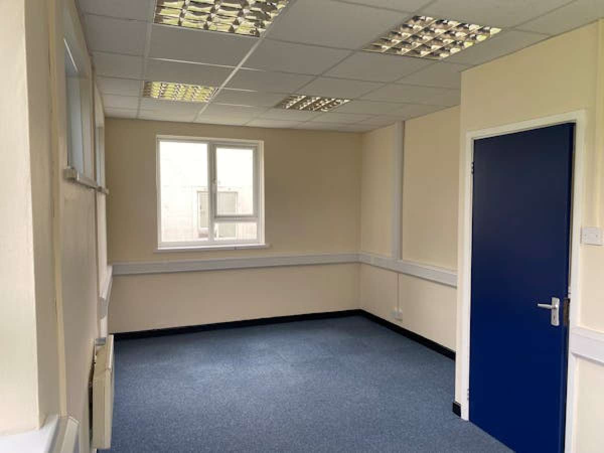 Industrial Unit in Worcester - photo 3