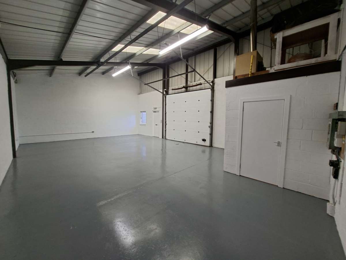 Industrial Unit in Springkerse Industrial Estate - photo 2