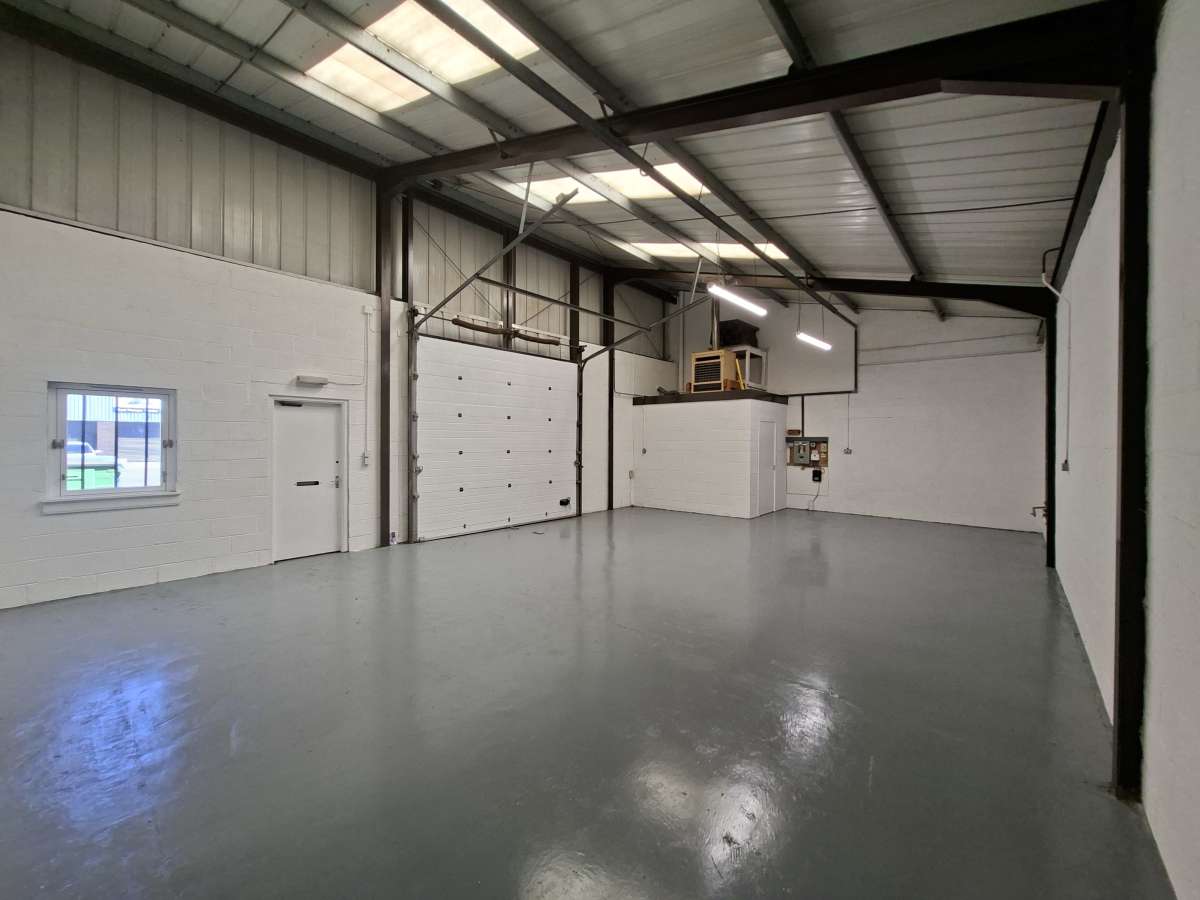 Industrial Unit in Springkerse Industrial Estate - photo 3