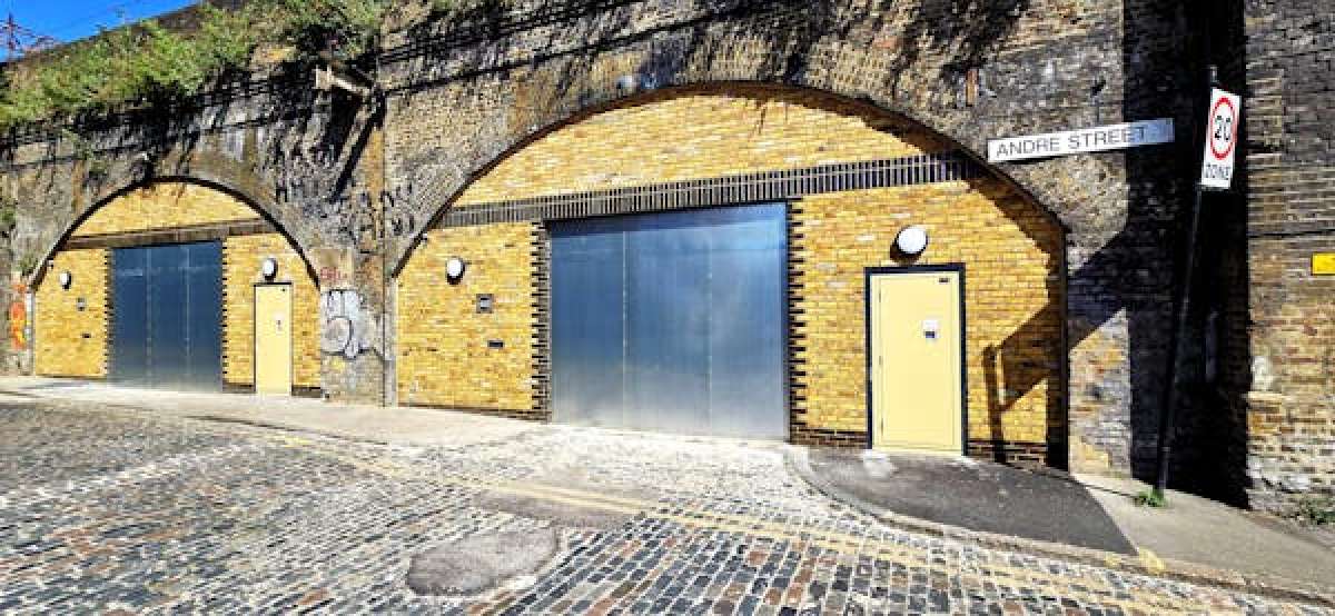Industrial Unit in London - photo 2