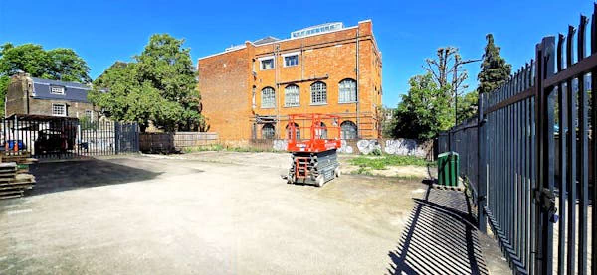 Industrial Unit in London - photo 4