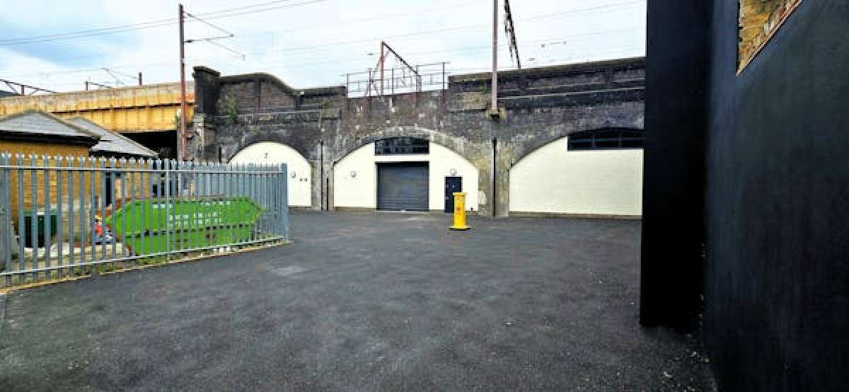 Industrial Unit in London - photo 2