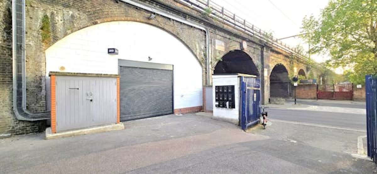 Industrial Unit To Let, London