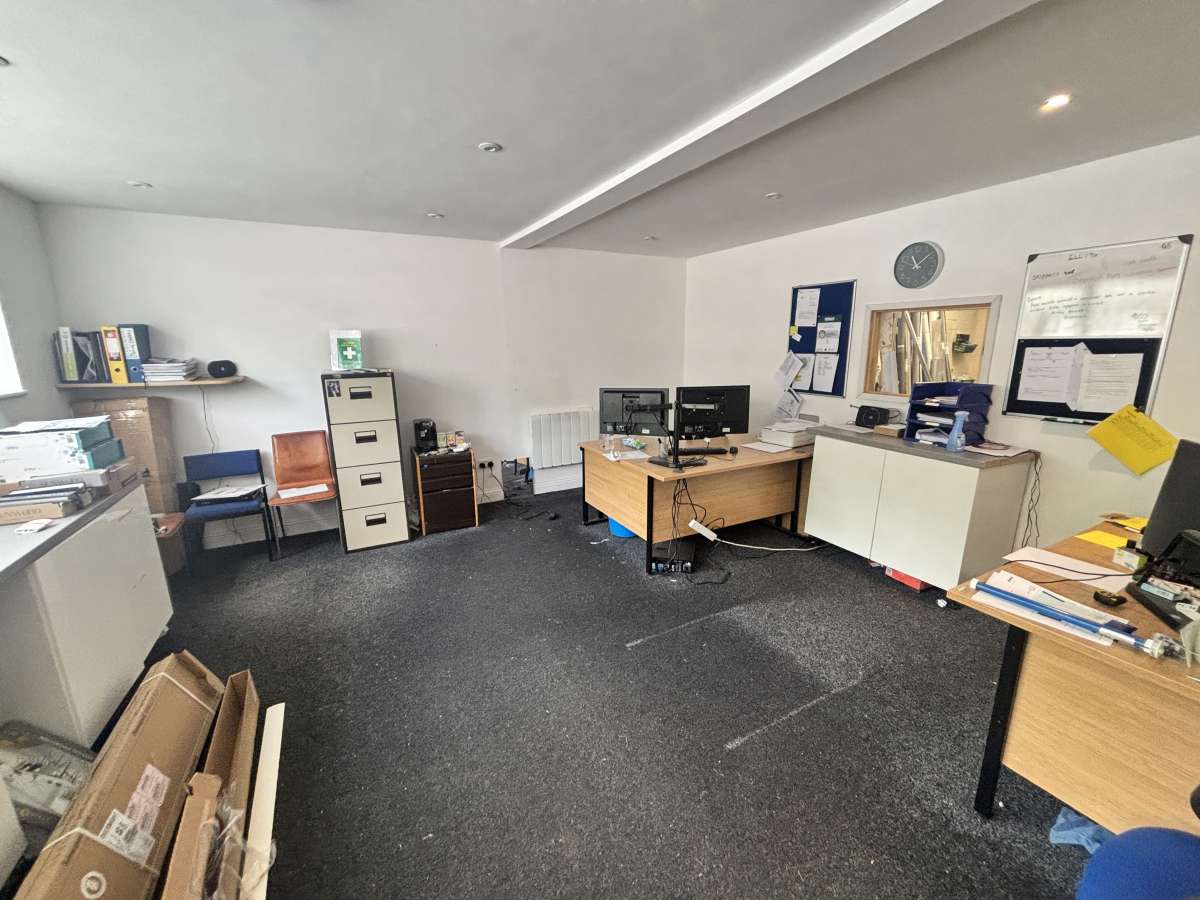 Industrial Unit in Oadby - photo 4
