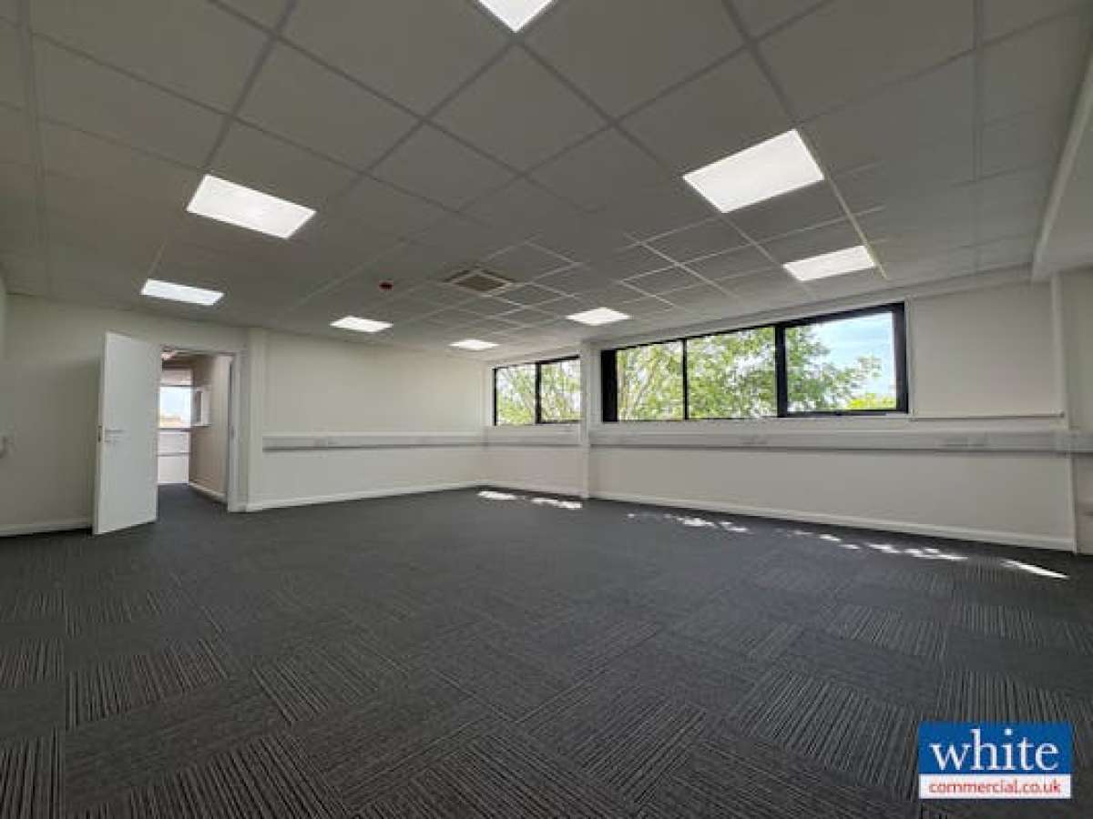 Industrial Unit in Bicester - photo 3
