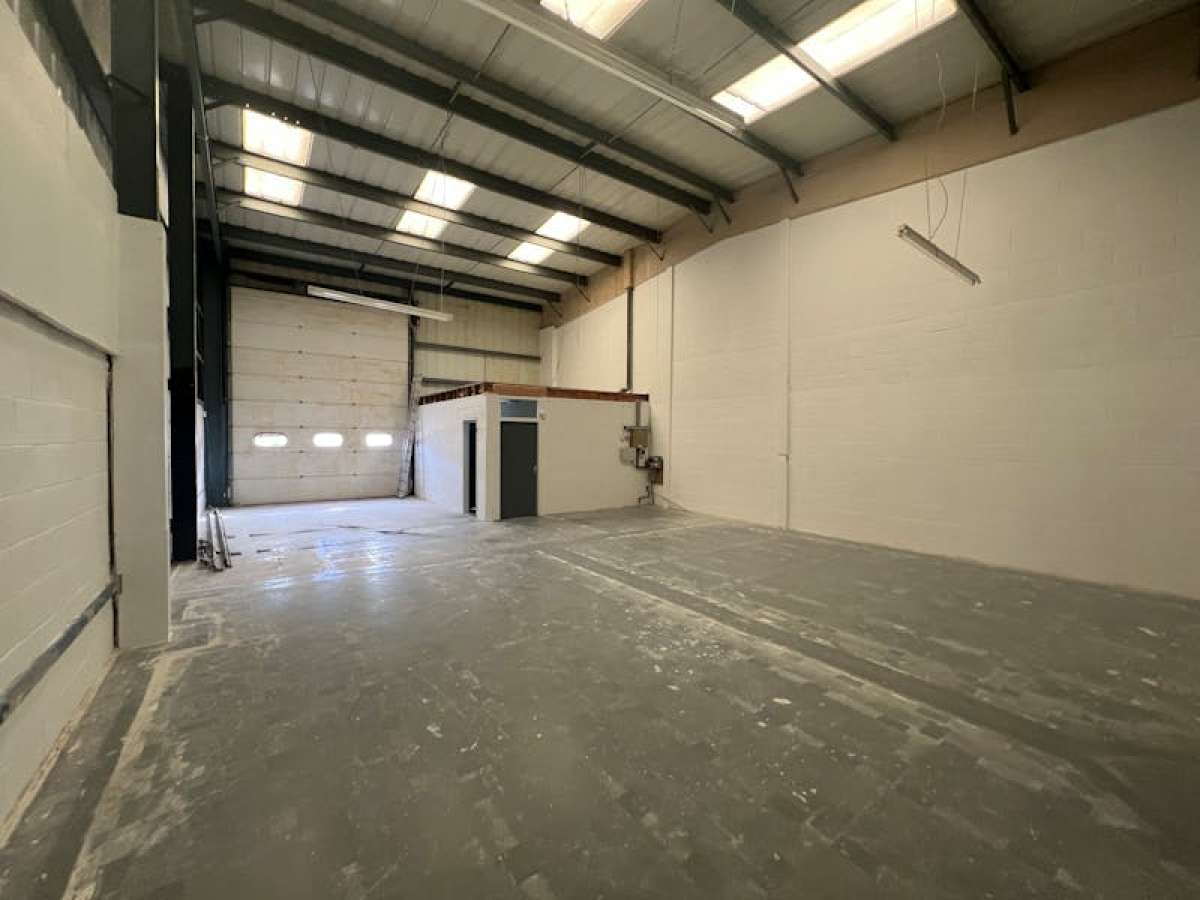 Industrial Unit in Portsmouth - photo 2