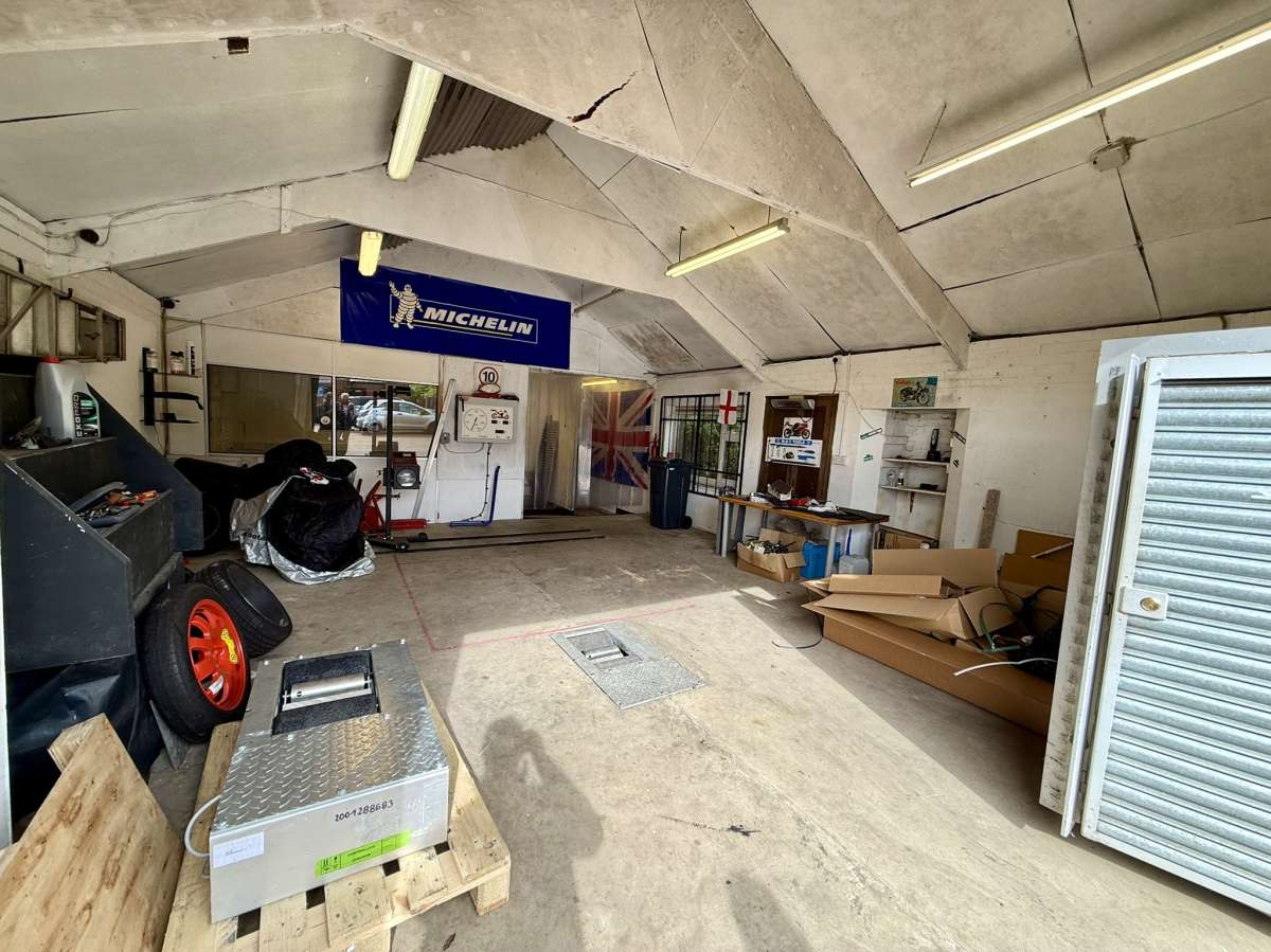 Industrial Unit in Coalville - photo 3