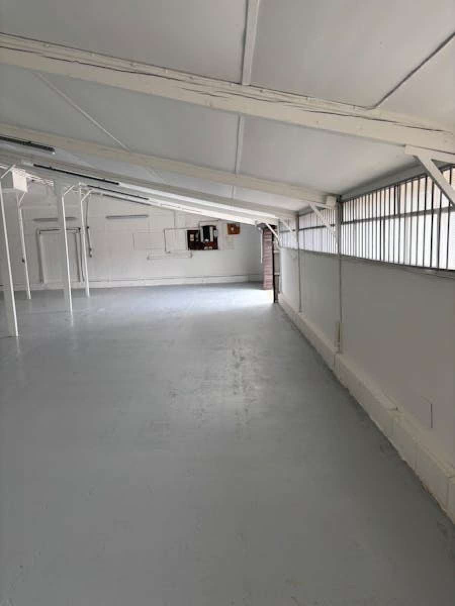 Industrial Unit in Aylesbury - photo 3