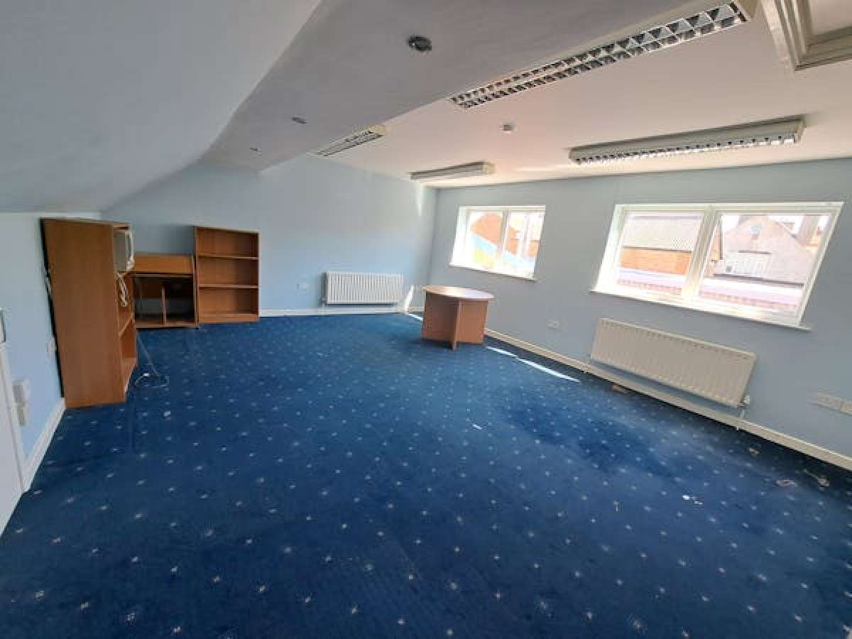 Industrial Unit in Market Harborough - photo 3