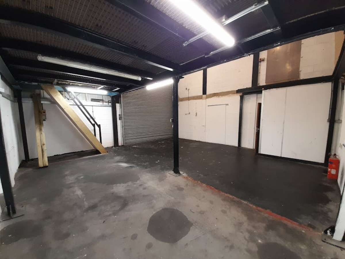 Industrial Unit in Whitchurch - photo 4