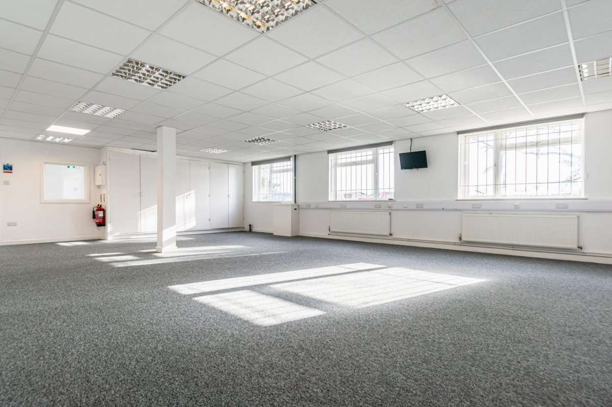 Industrial Unit in Poole - photo 3