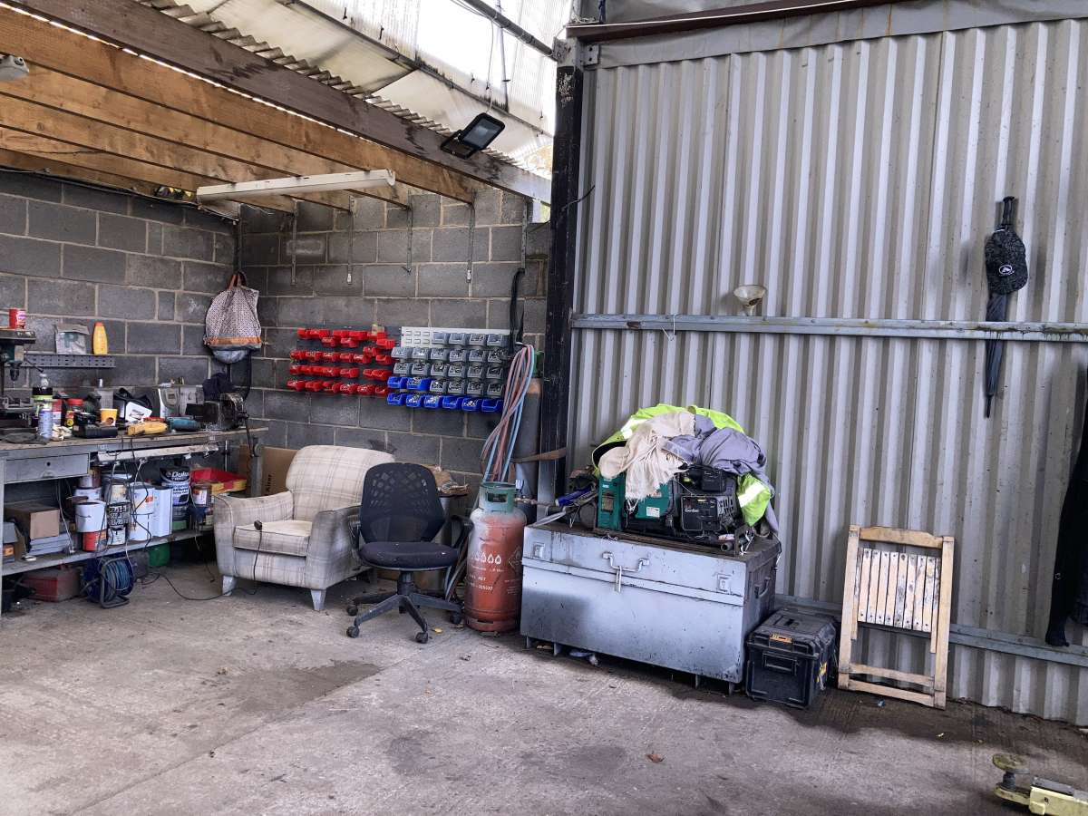 Industrial Unit in Sheffield - photo 3
