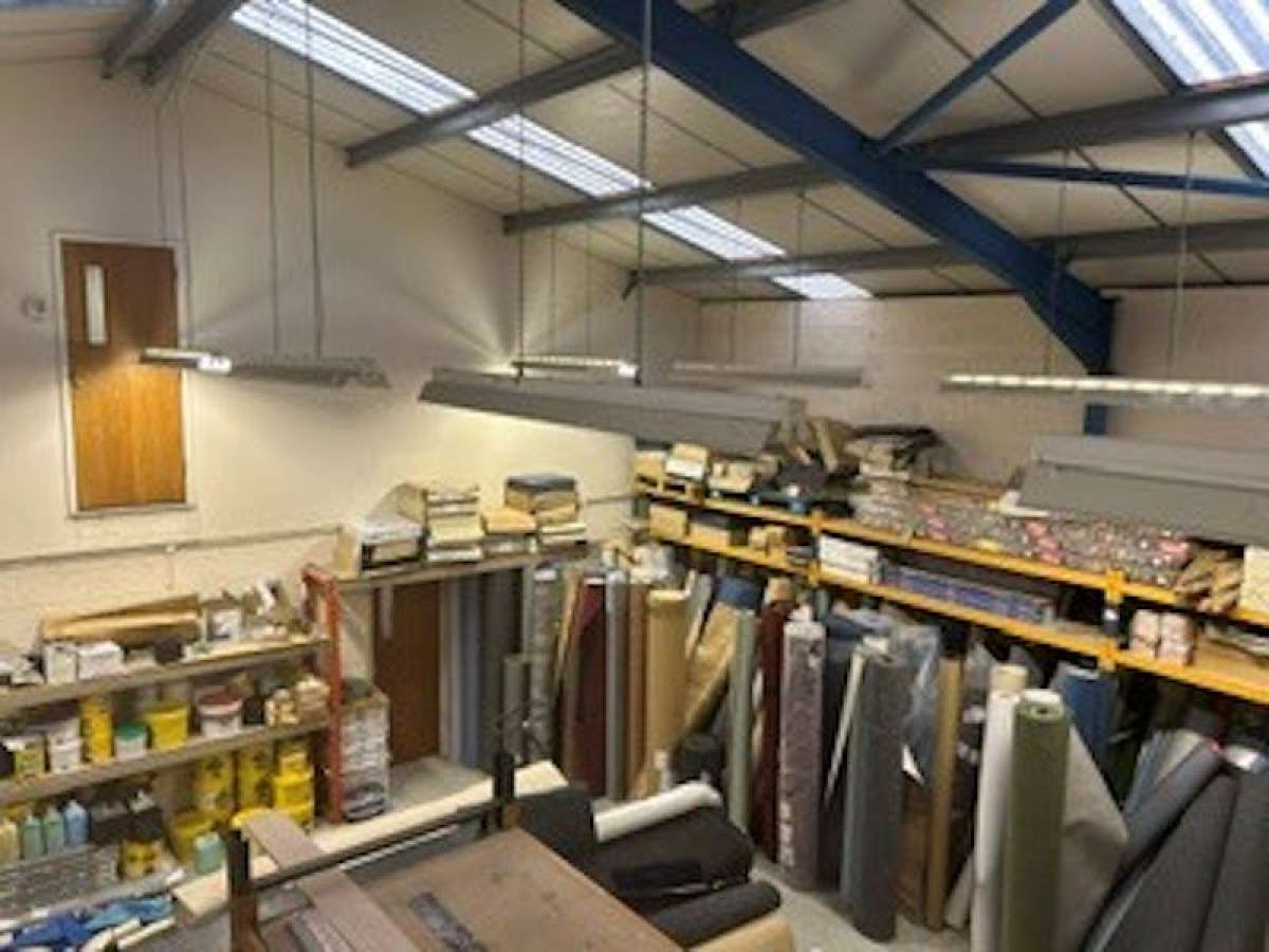 Industrial Unit in Camberley - photo 2