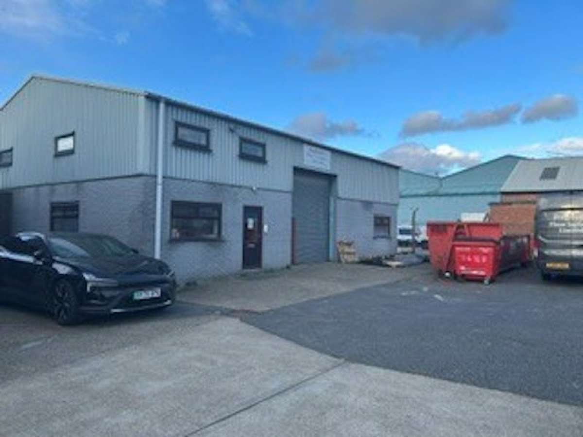Industrial Unit in Camberley - photo 3
