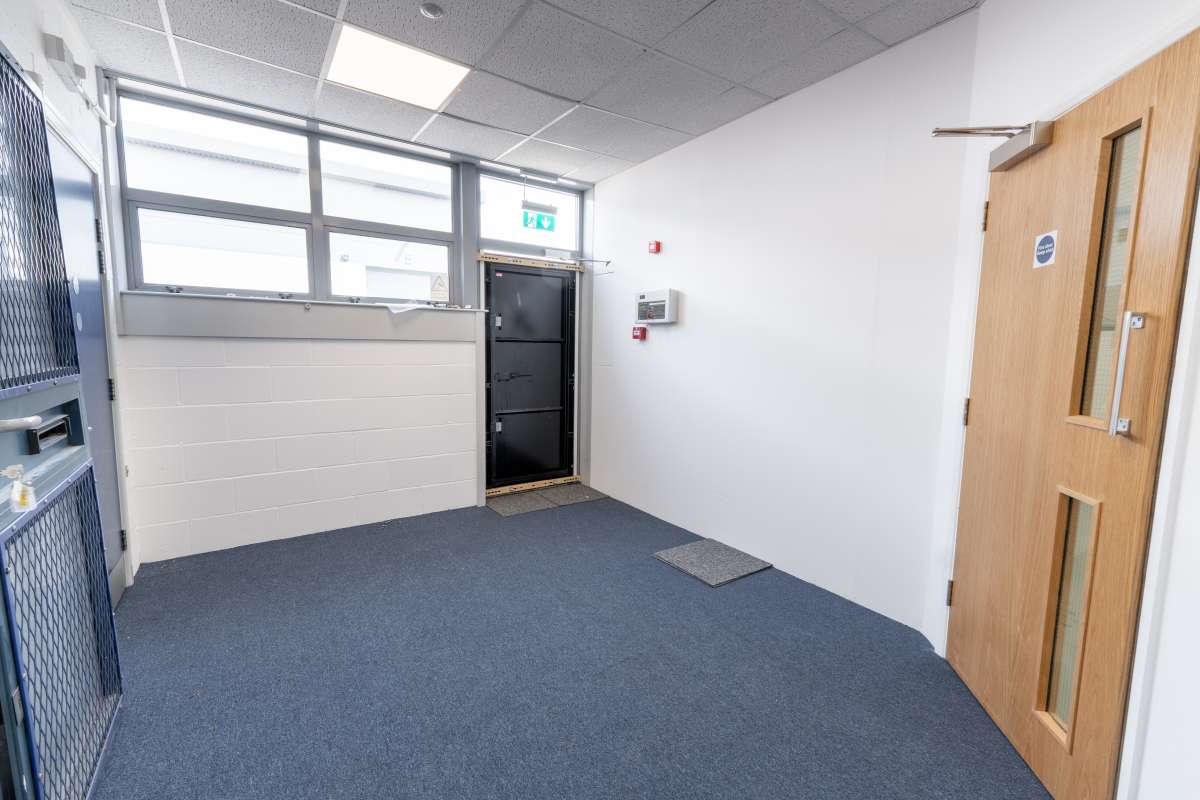 Industrial Unit in Redhill - photo 2