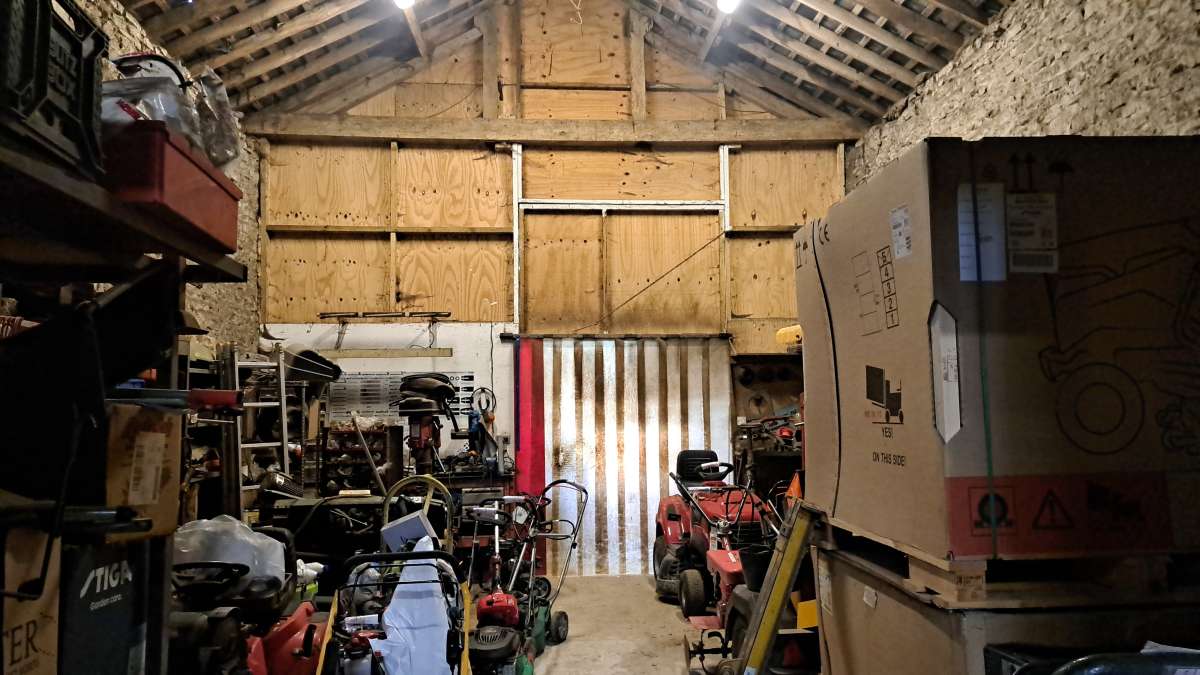 Industrial Unit in Oakley - photo 3
