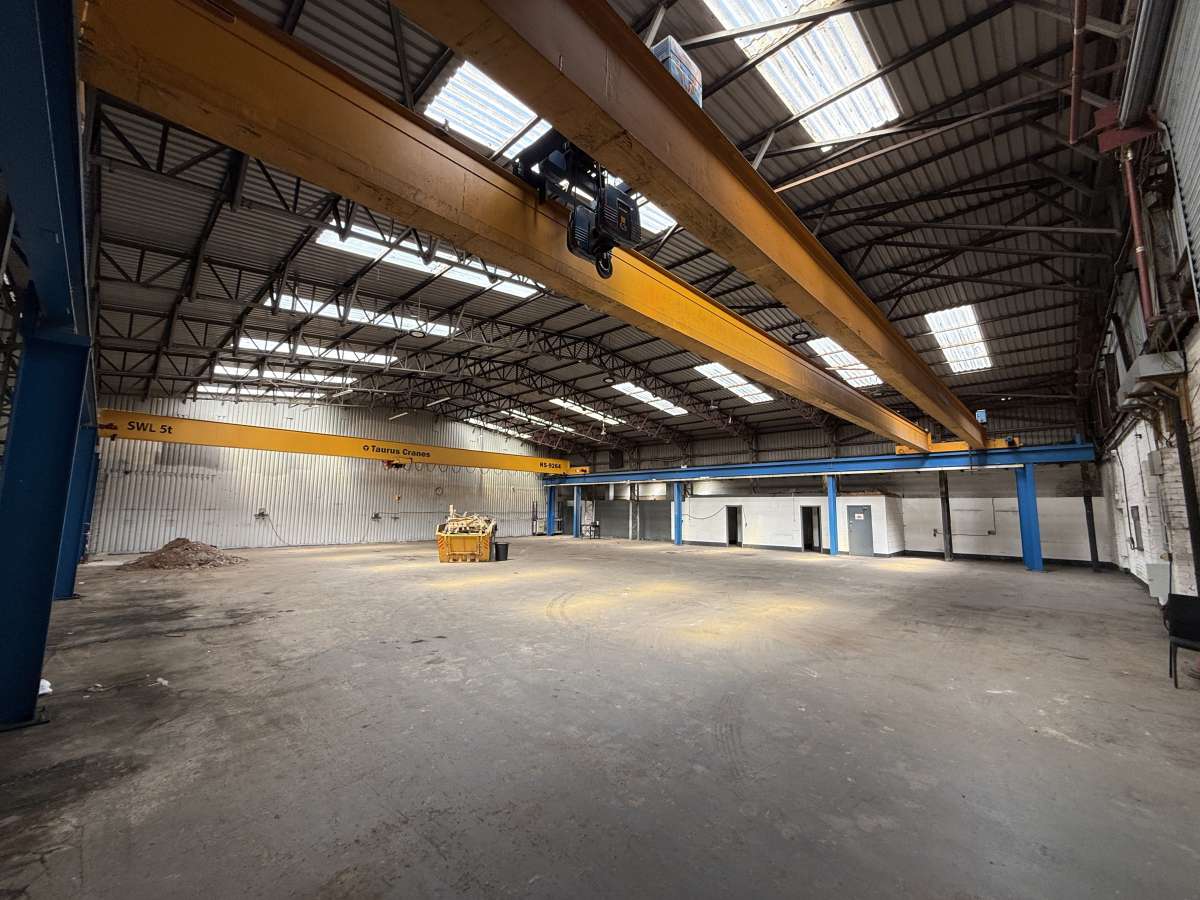 Industrial Unit in Stockport - photo 3