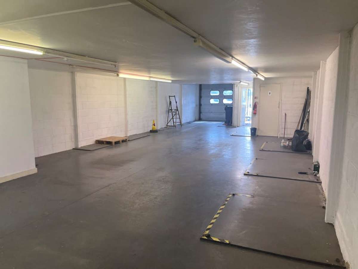 Industrial Unit in London - photo 2