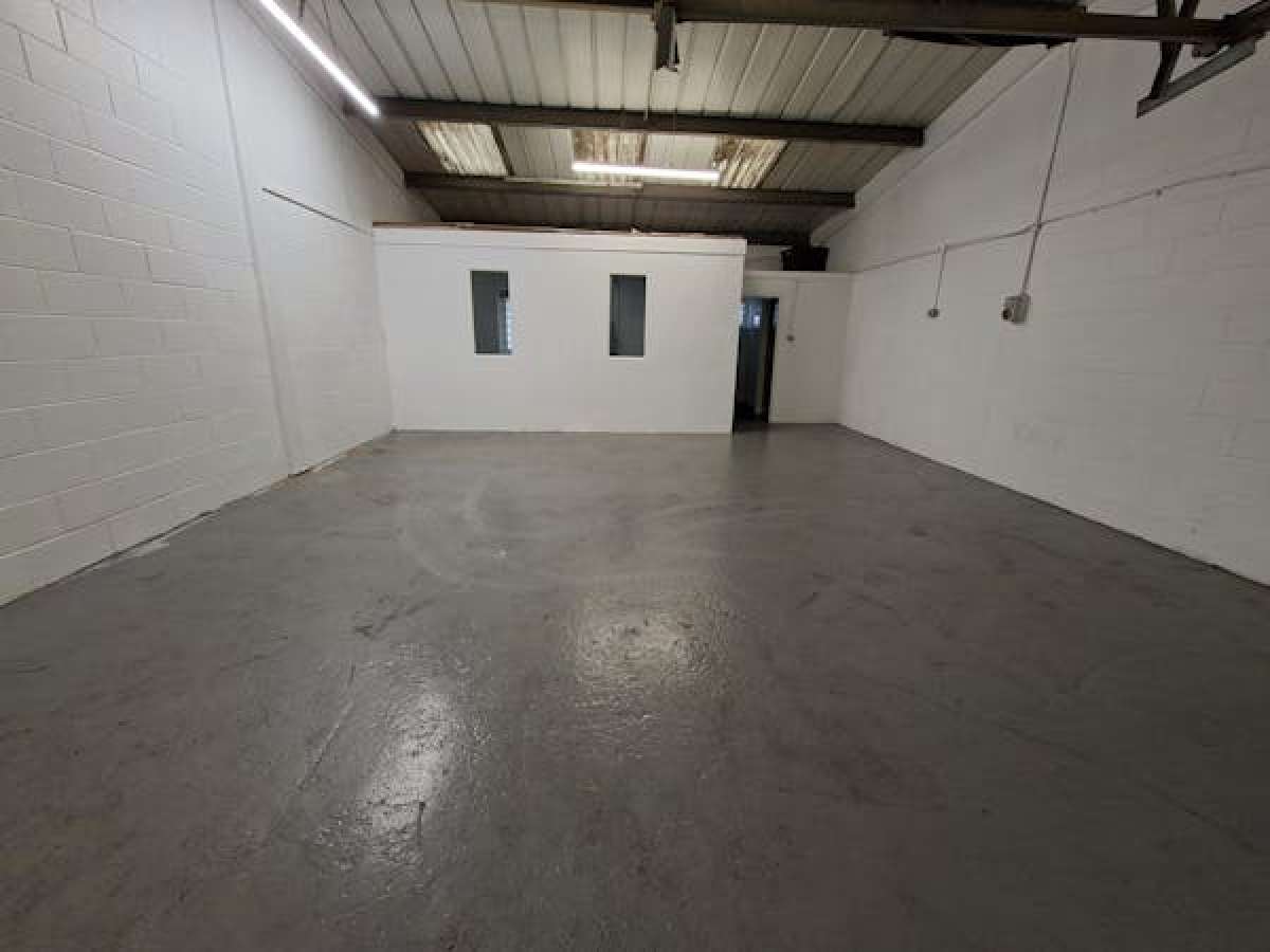 Industrial Unit in Doncaster - photo 2