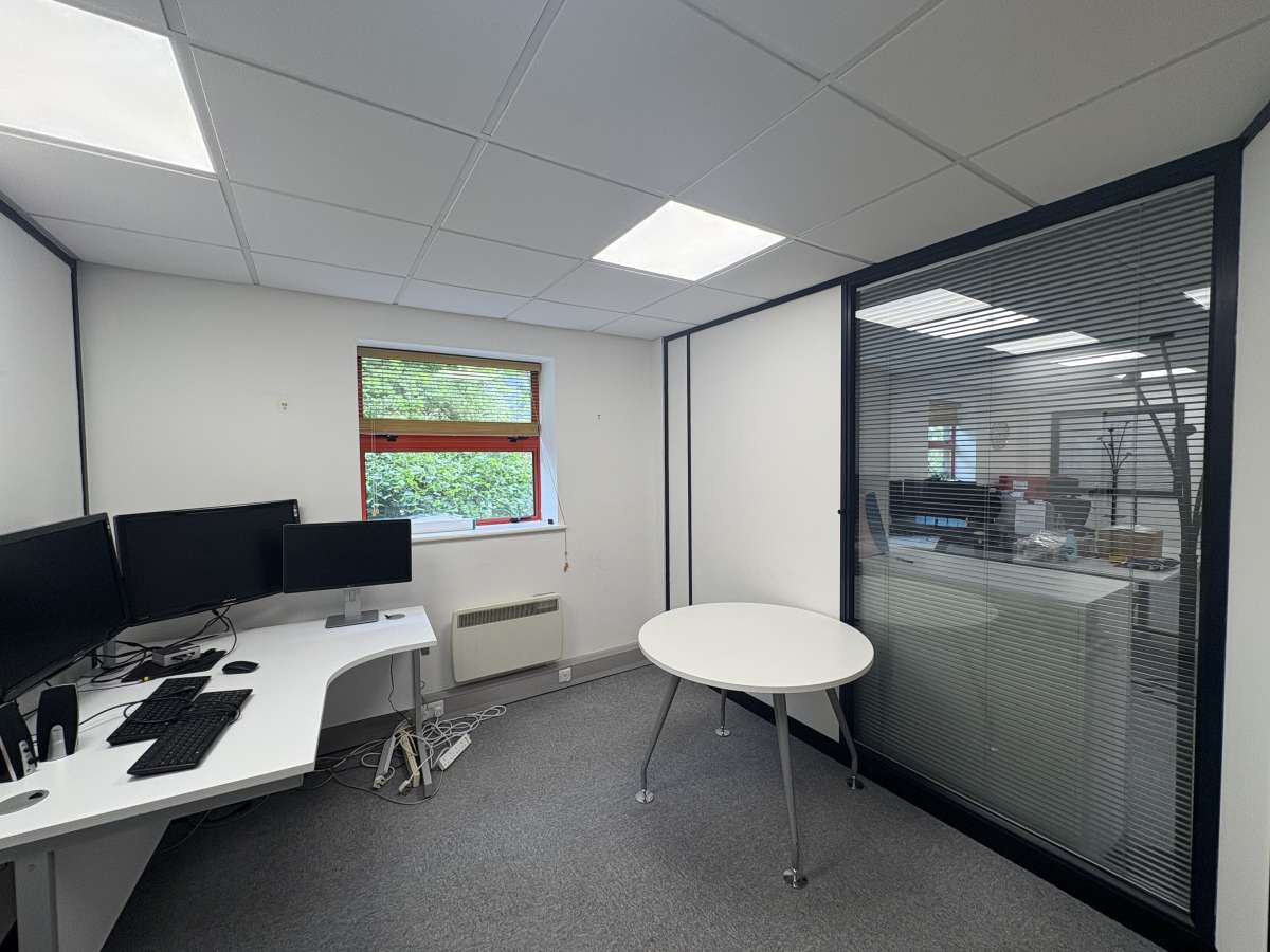 Industrial Unit in Petersfield - photo 4