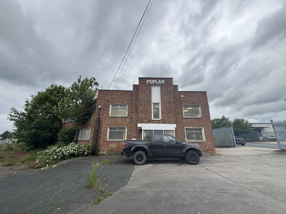Industrial Unit in Seacroft - photo 2