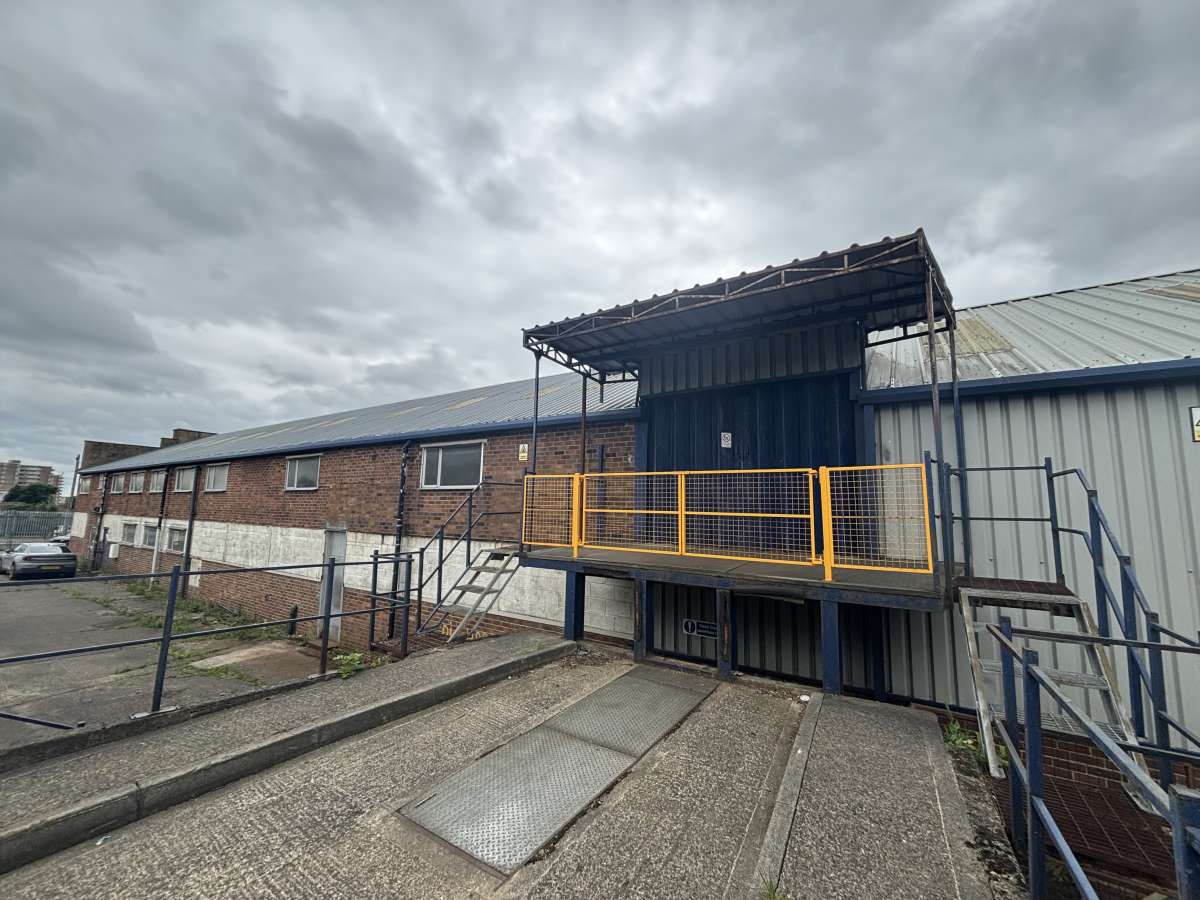 Industrial Unit in Seacroft - photo 3