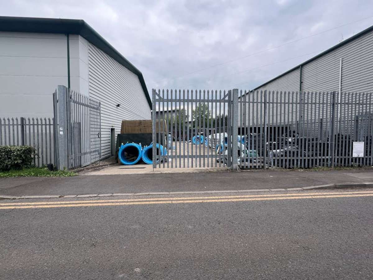 Industrial Unit in Southampton - photo 3
