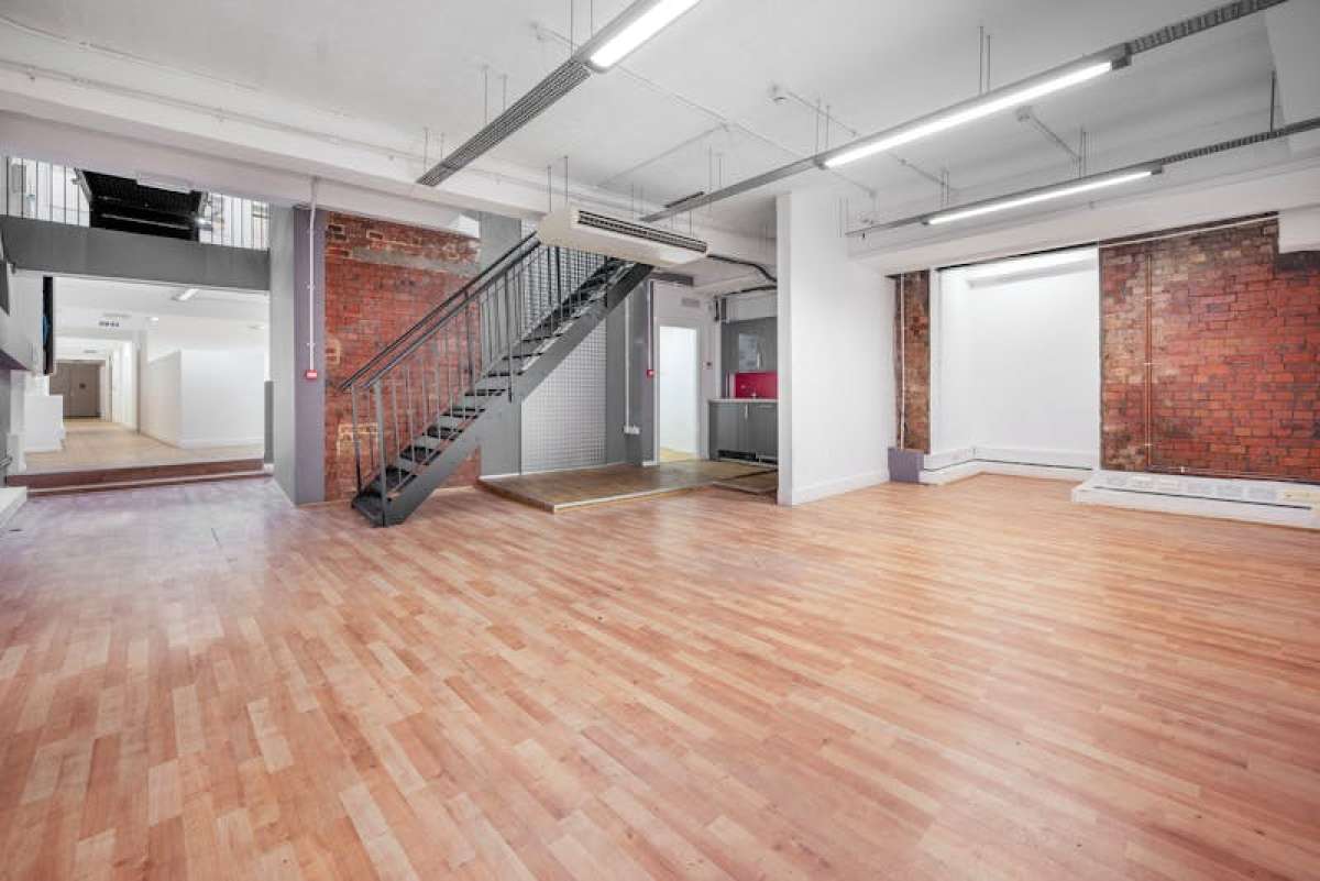 Industrial Unit in London - photo 3