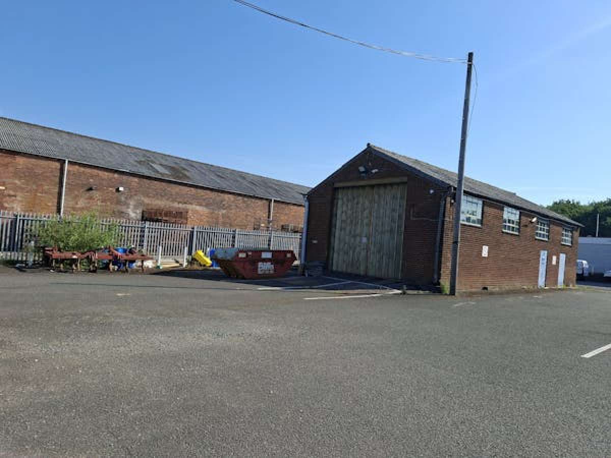Industrial Unit in Walsall - photo 2