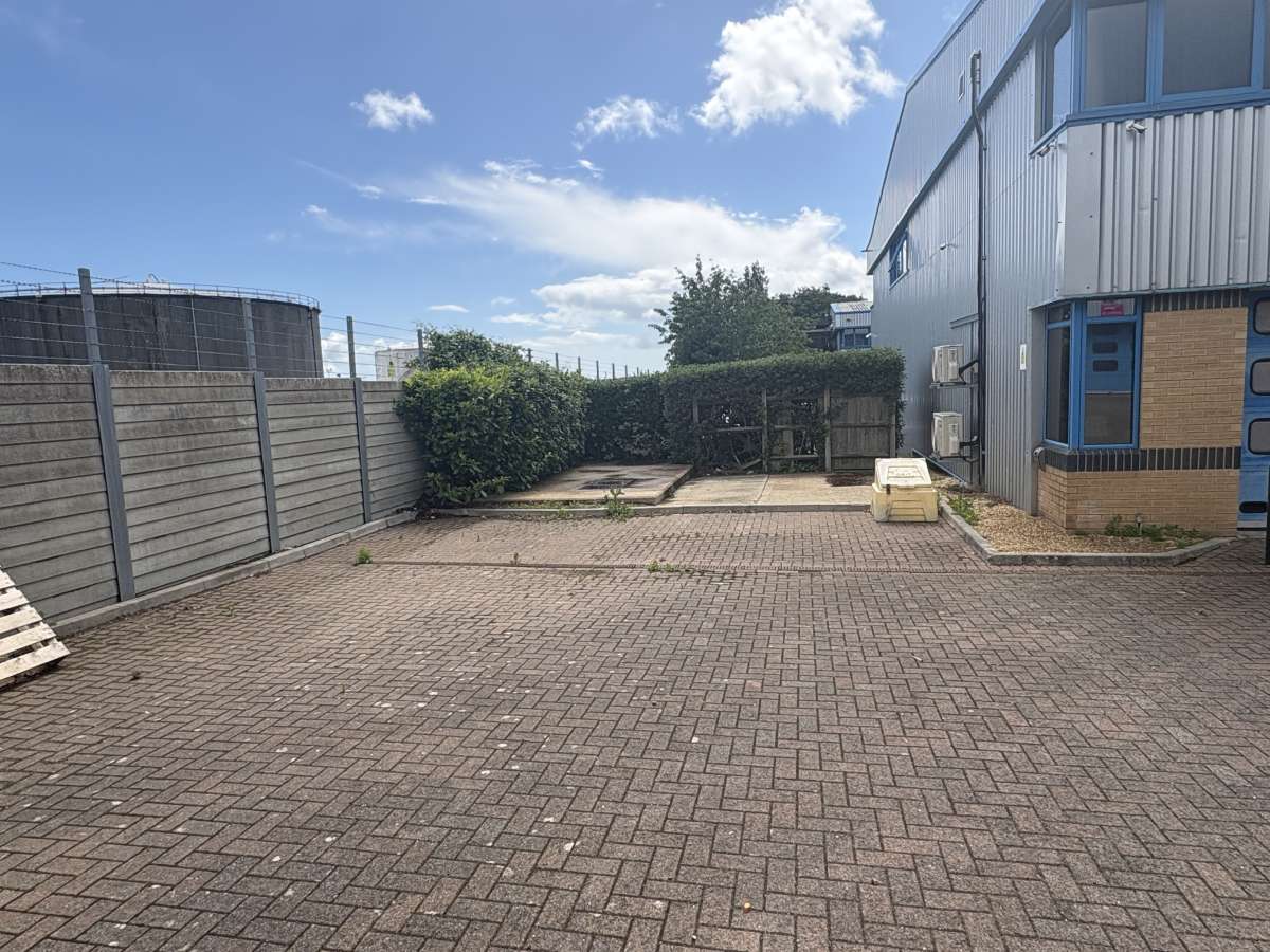 Industrial Unit in Southampton - photo 2