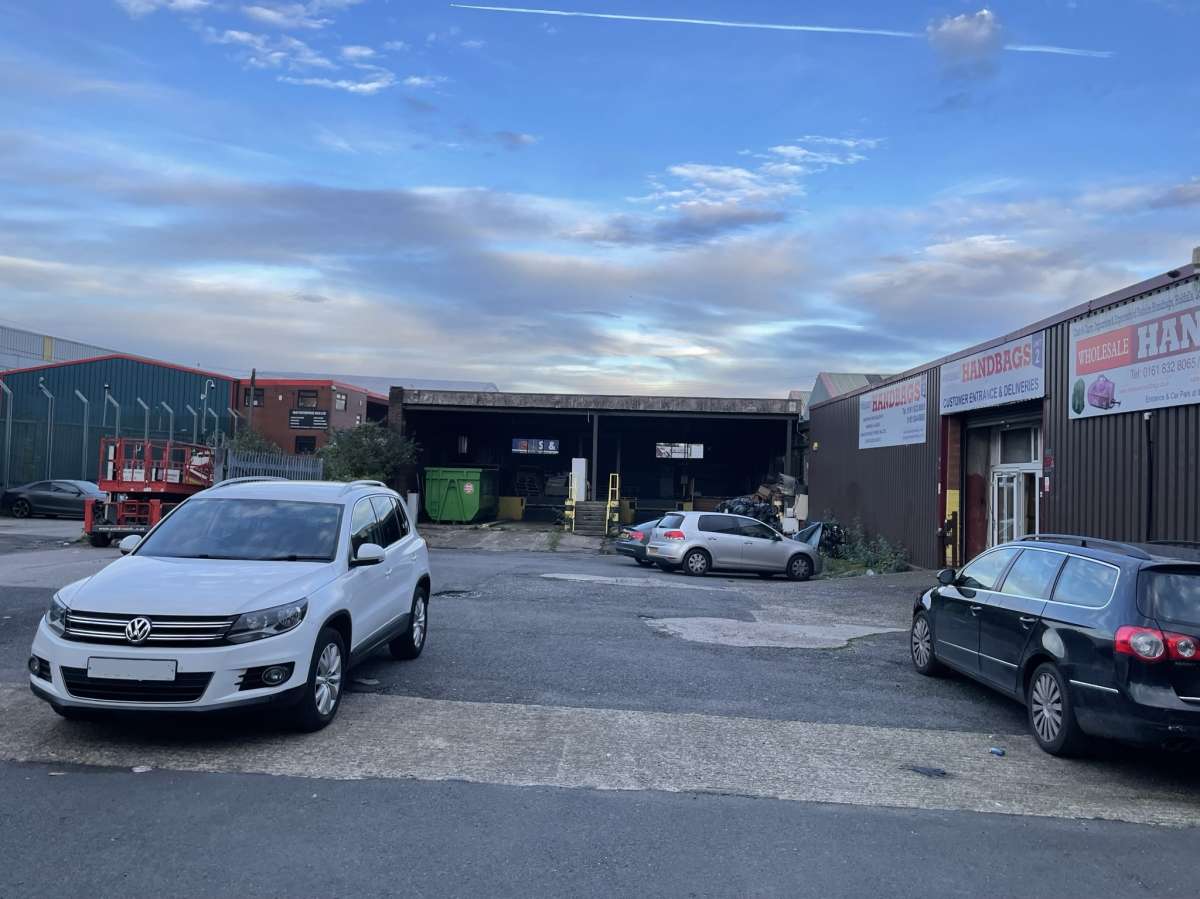 Industrial Unit in Manchester - photo 3