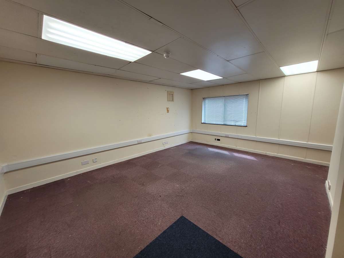 Industrial Unit in St Ives (Cambs) - photo 2