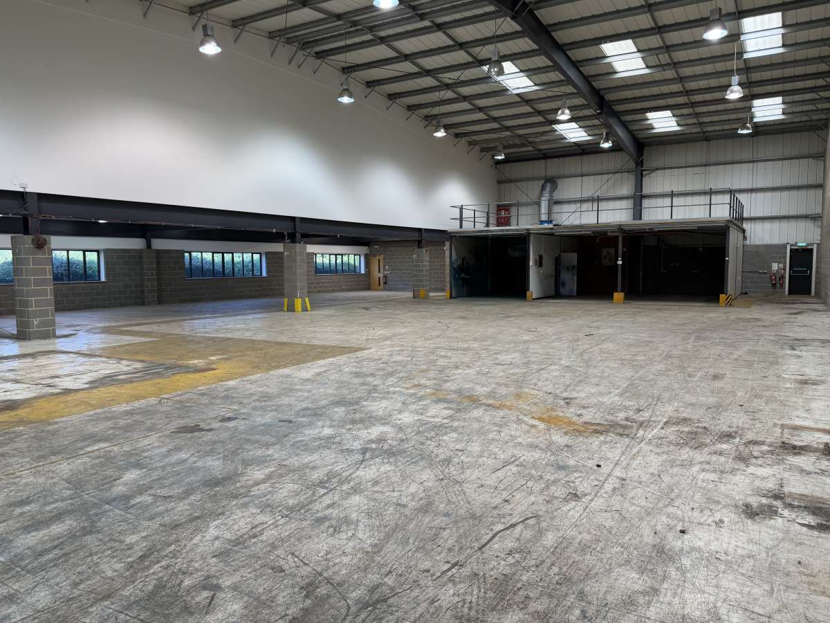 Industrial Unit in Salfords - photo 2