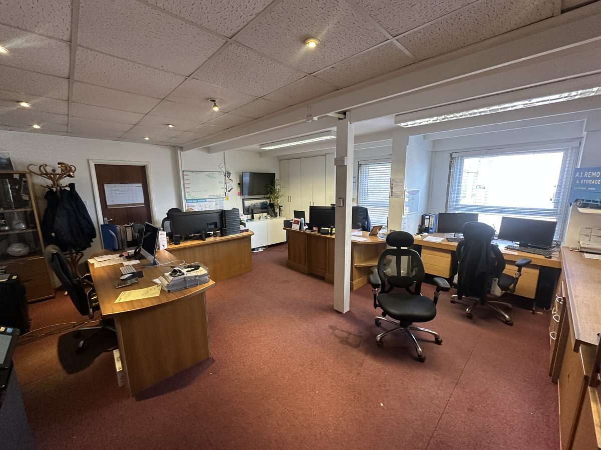 Industrial Unit in Eastbourne - photo 4
