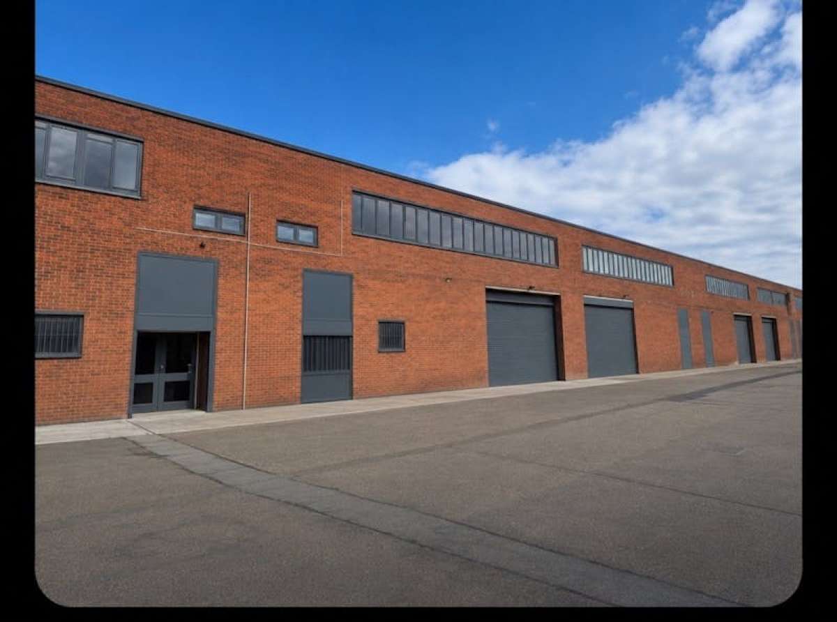Industrial Unit in London - photo 2