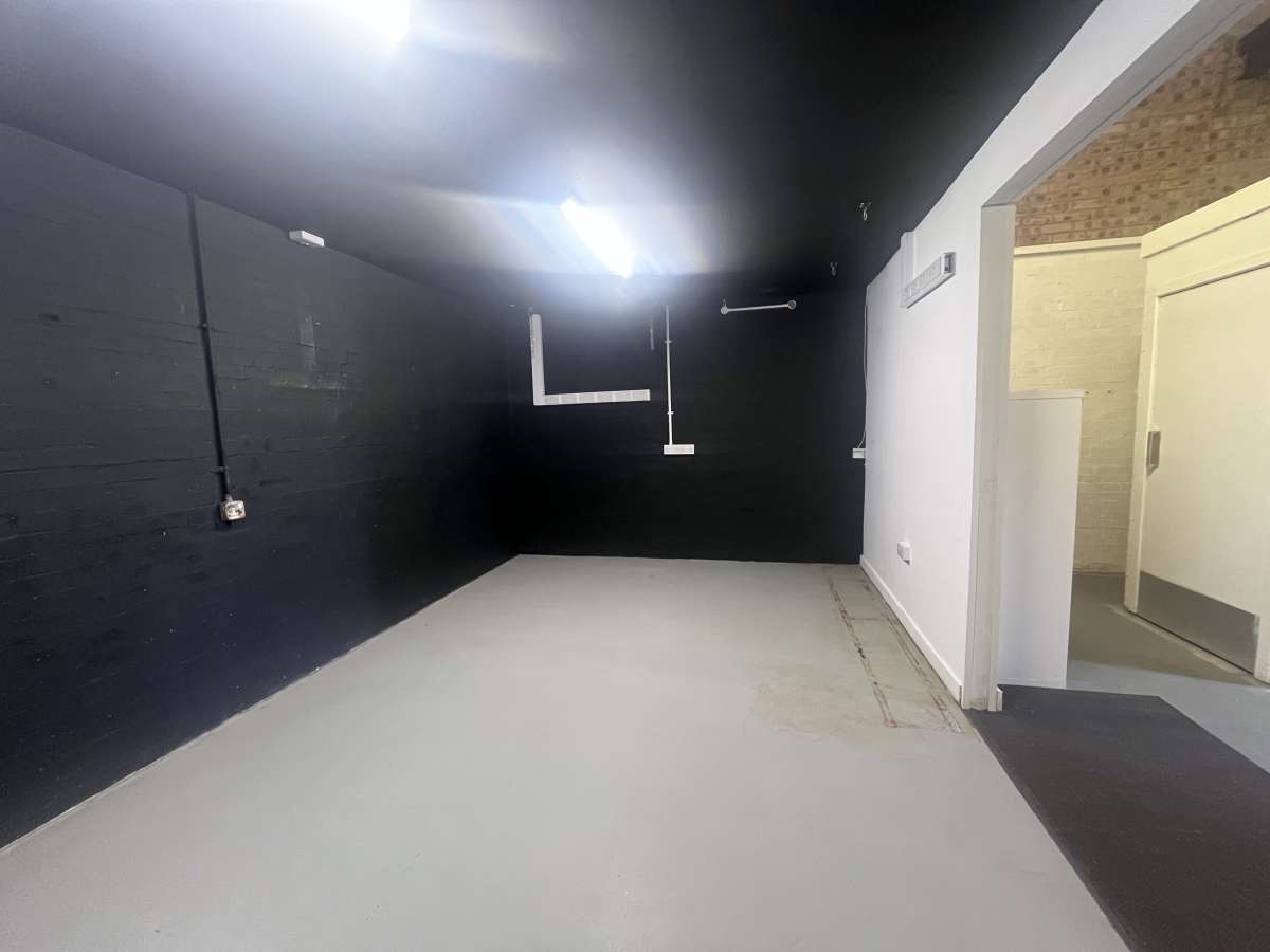 Industrial Unit in Glasgow - photo 2