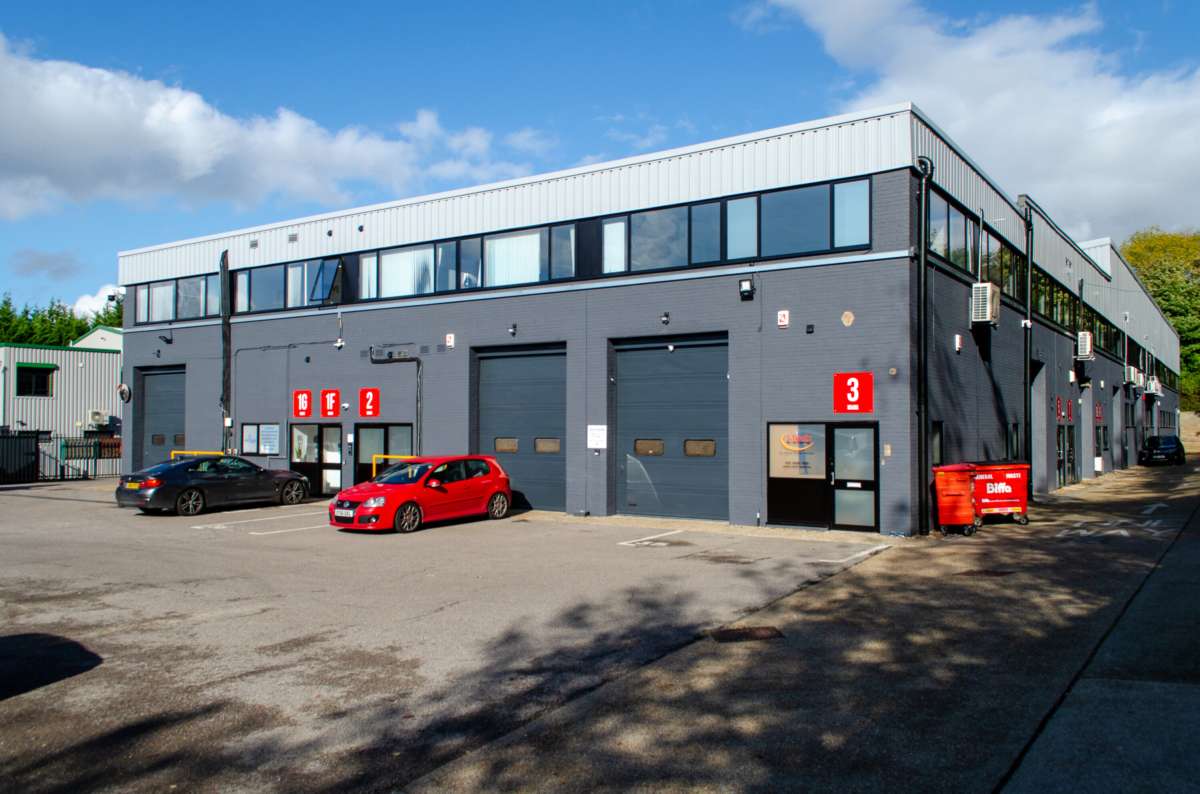 Industrial Unit in Coulsdon - photo 2